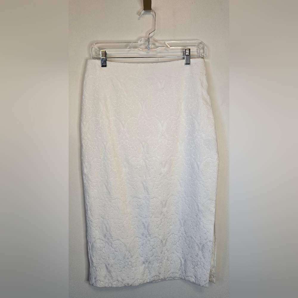 140. Worthington Elegant White Floral Skirt